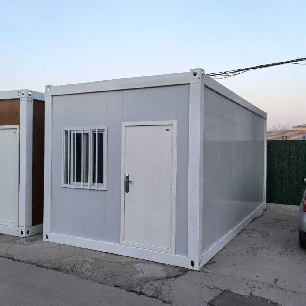 Casă flat-pack – panouri gri