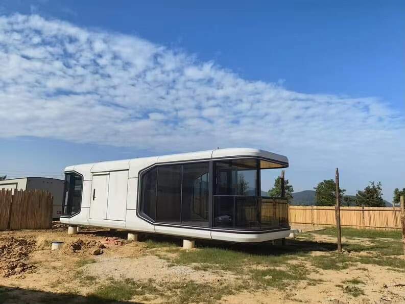 Space Capsule – în natură
